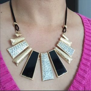 Elegant Geometric Shape Rhinestone Necklace